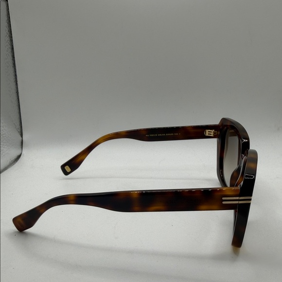 Marc Jacobs Brown Tortoise Sunglasses no case main image 3